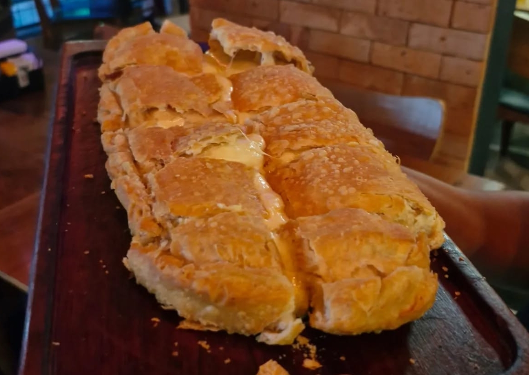 A Melhor Pizza Frita de São Paulo: Uma Viagem aos Anos 80 no Violla Gastrobar