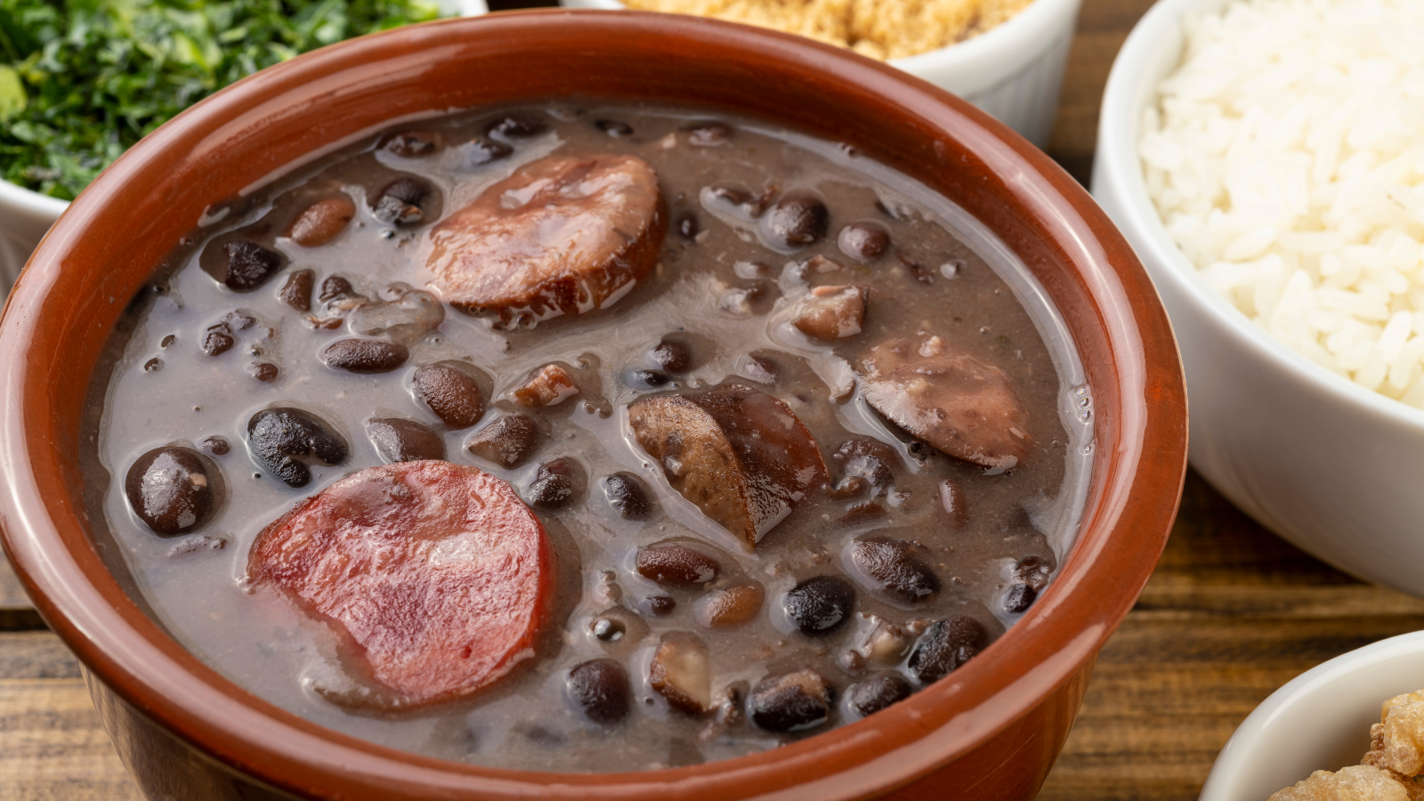 Sábado é Dia de Feijoada no Violla Gastrobar: Uma Tradição Brasileira com um Toque de Sofisticação